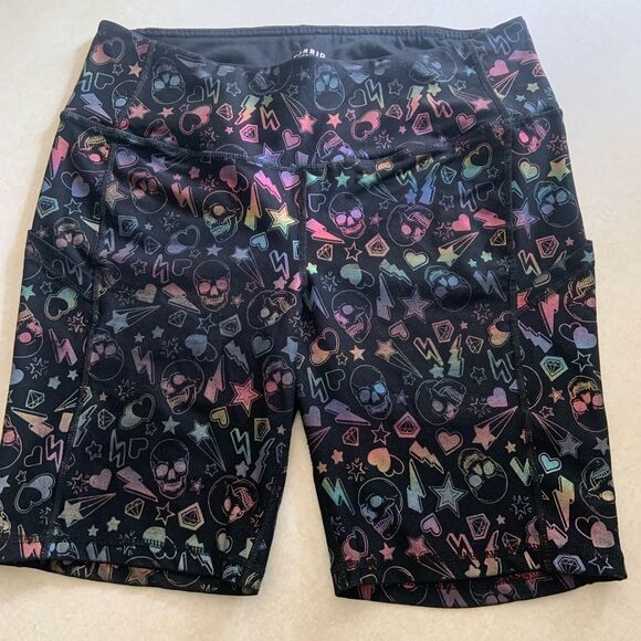 Torrid Black Bike Shorts Skull Skeleton Hearts Star Side Pocket Size 2 Goth - Picture 2 of 6
